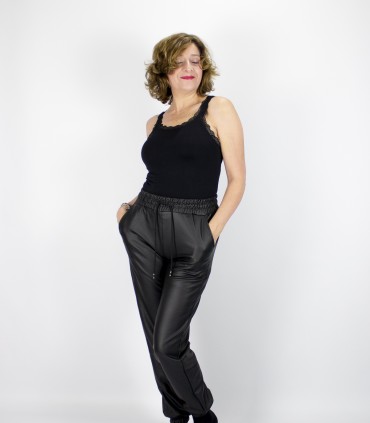 Pantalón efecto piel