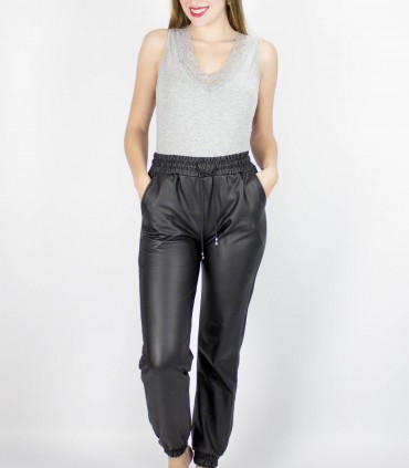 Pantalón efecto piel