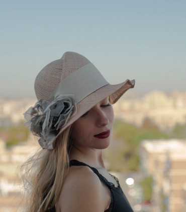 Sombrero flor gris