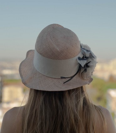 Sombrero flor gris